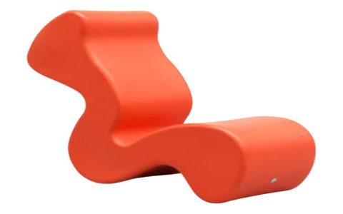 The Verner Panton plastic ghost chair: A true design classic? Discover its cool, see-through appeal.