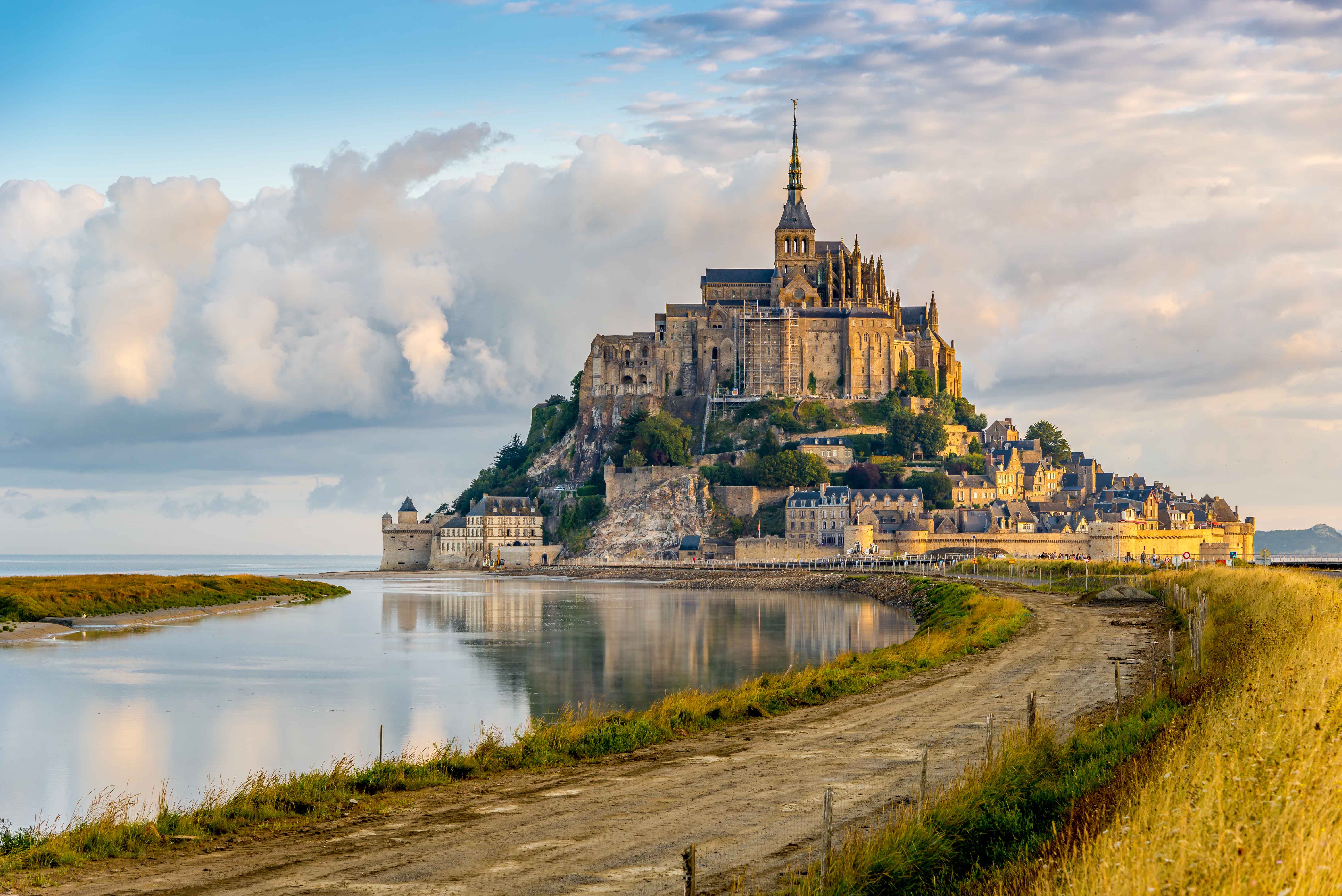 Why Pont-Passerelle du Mont Saint-Michel Is Amazing: Top 3 Facts