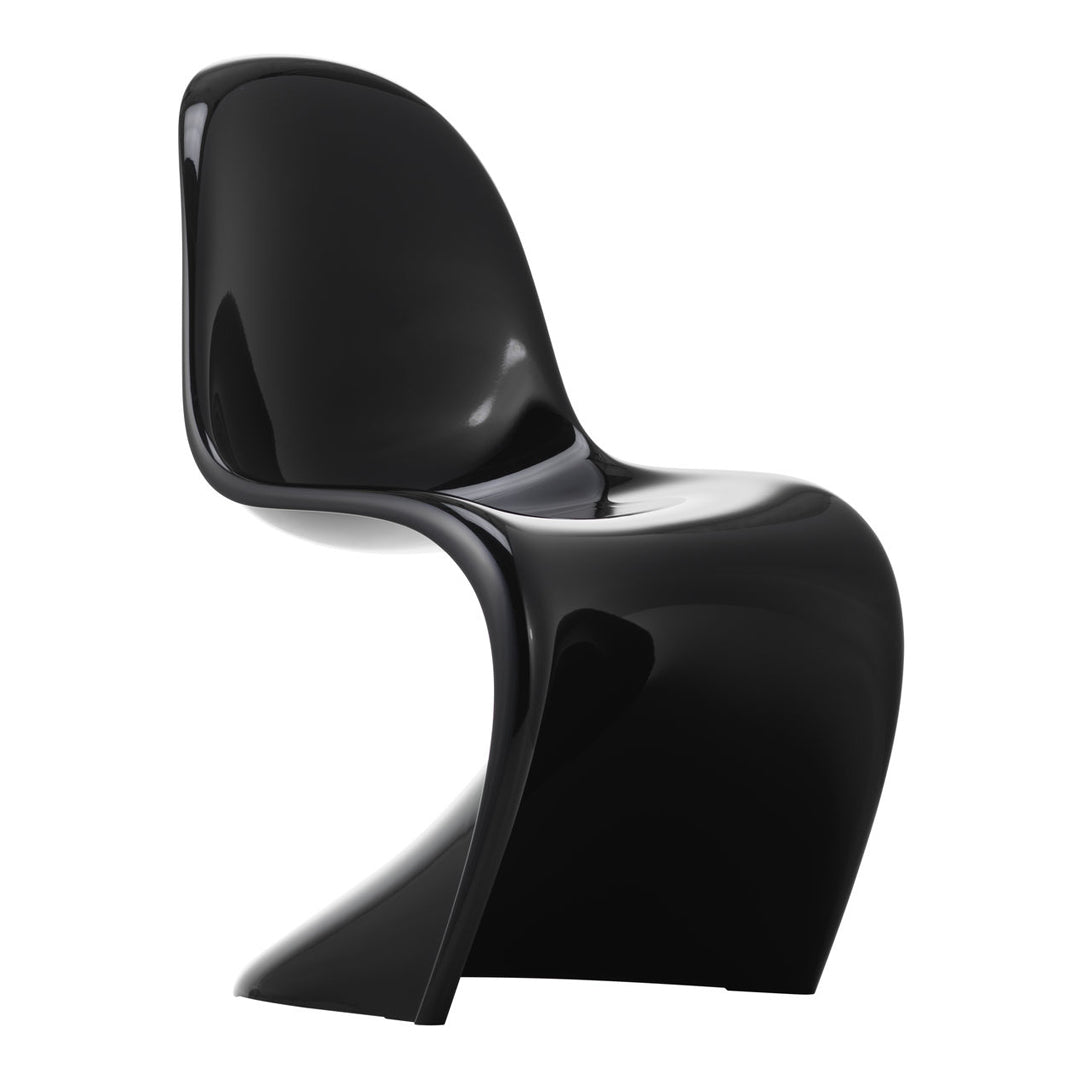 The Verner Panton plastic ghost chair: A true design classic? Discover its cool, see-through appeal.