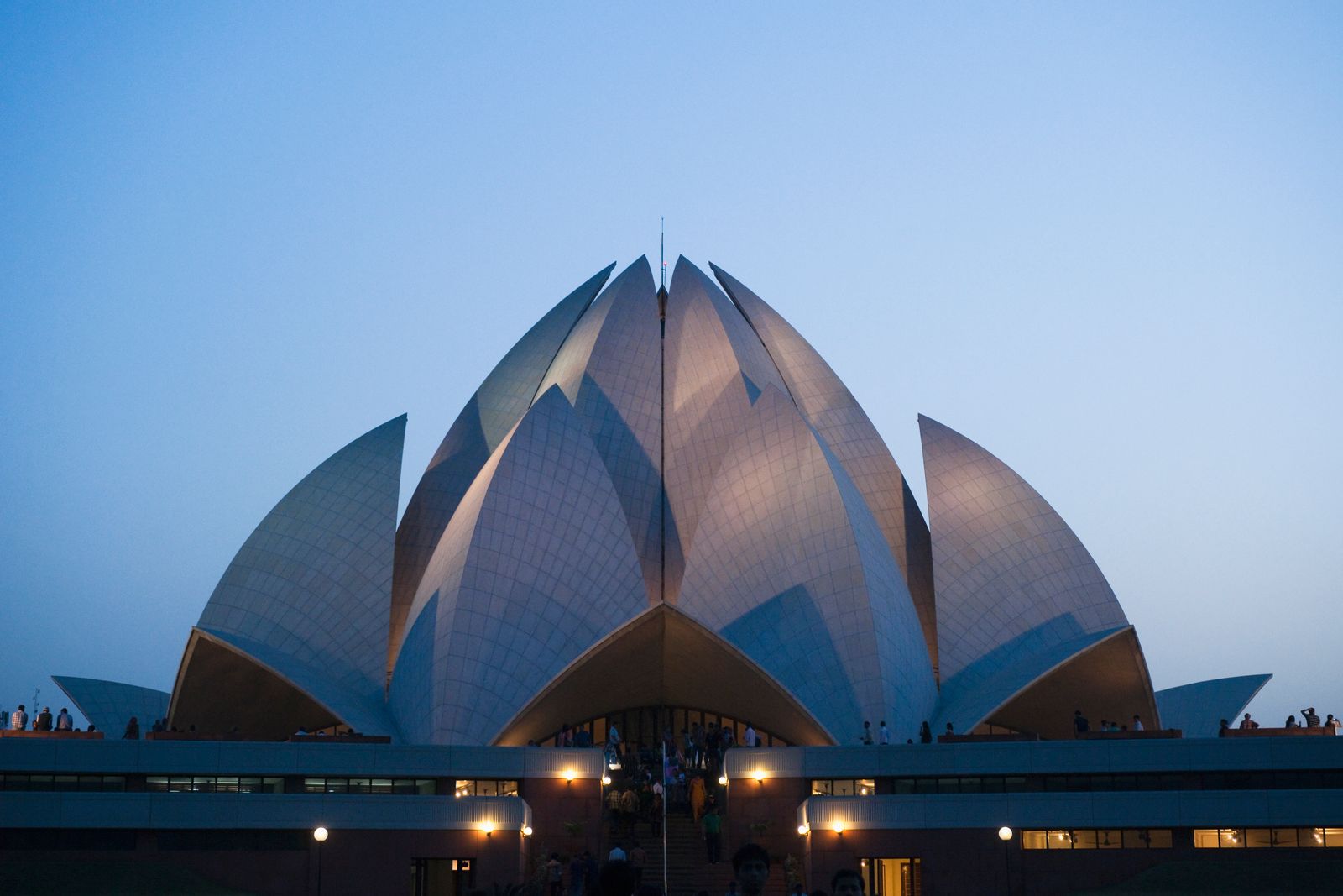 Where can you find breathtaking architecture artwork? Discover top places to see incredible and famous building designs.