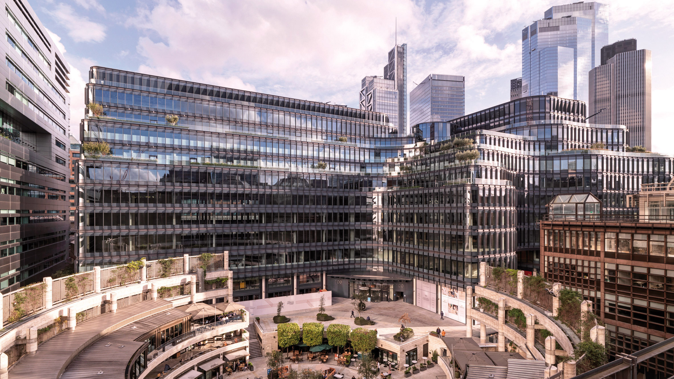 Why is 100 Liverpool Street so popular? Learn about its unique design and prime London location everyone talks about.