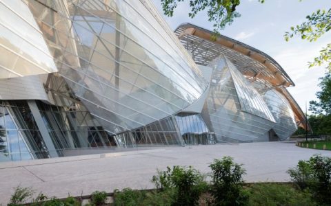 Why does everyone love the luis vuitton building? Find out the big secrets behind this famous place.