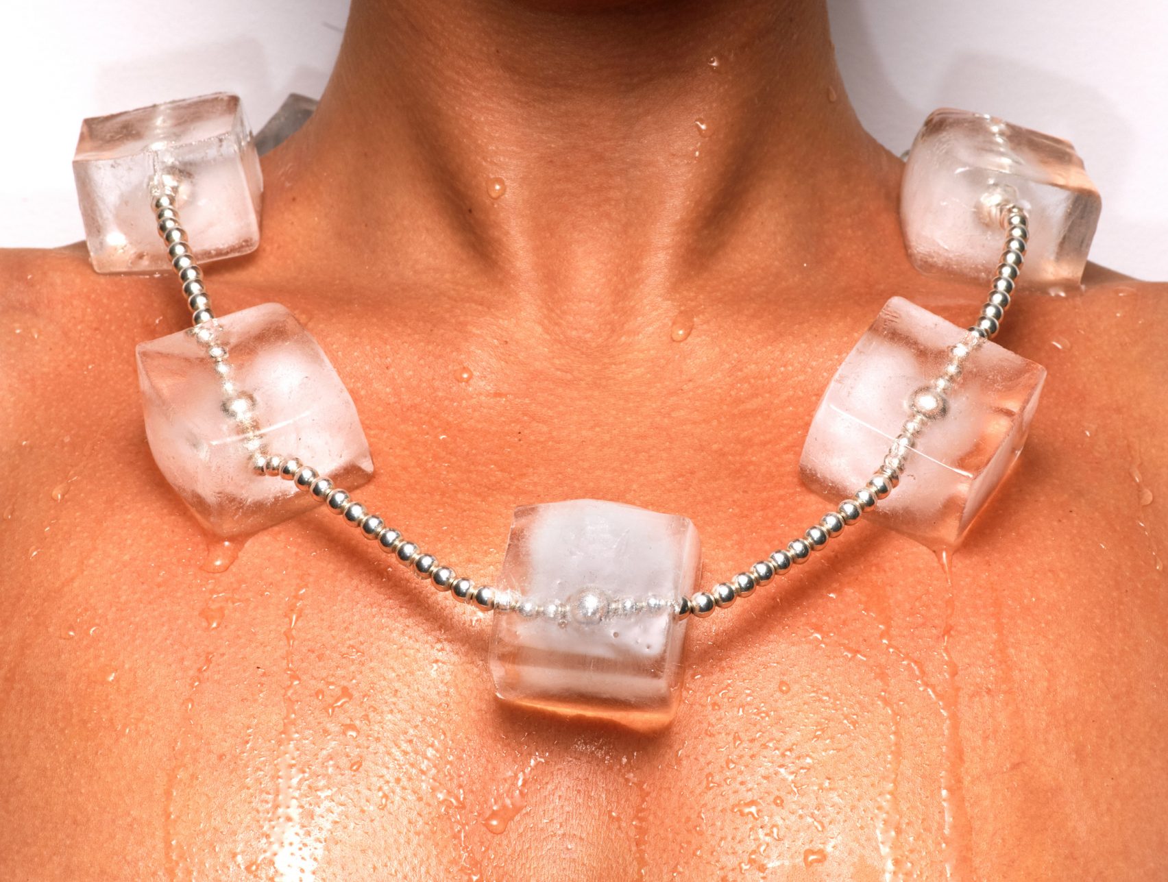 How to rock an ice cube necklace (Simple style secrets for a super fresh everyday look).