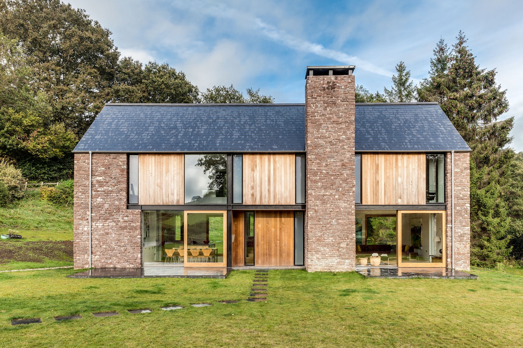 Explore amazing sandstone brick architecture (See these examples that perfectly showcase its timeless appeal for homes)