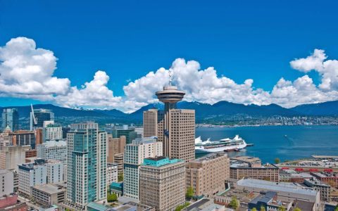 What are Vancouvers must-see buildings? A simple guide to the best architecture of Vancouver.