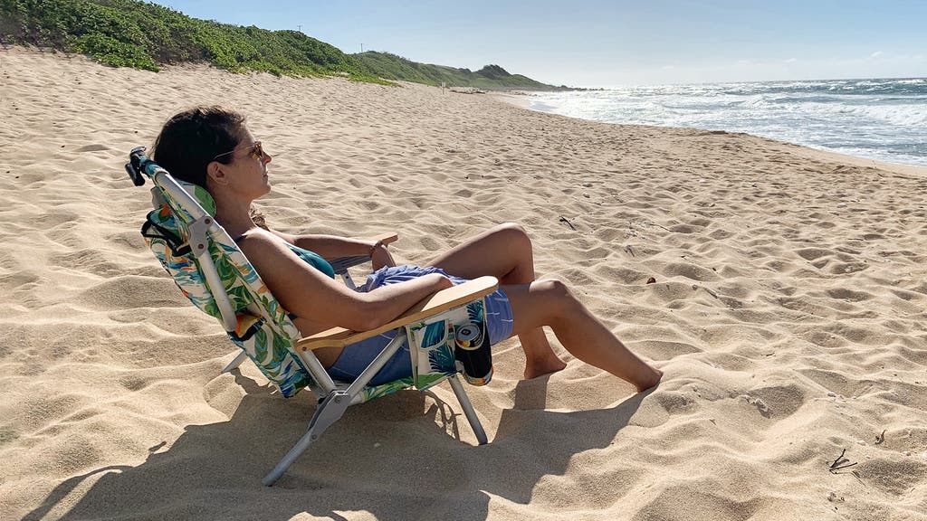 What makes a sand stool essential for outdoors? Learn about its top comfort features now.