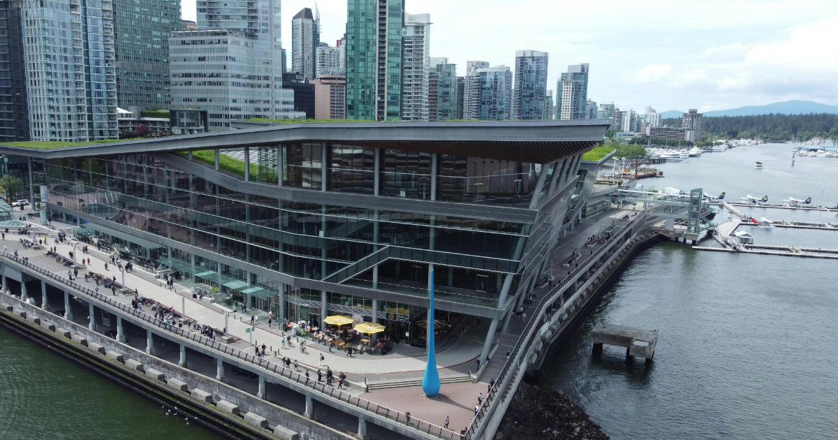 What are Vancouvers must-see buildings? A simple guide to the best architecture of Vancouver.
