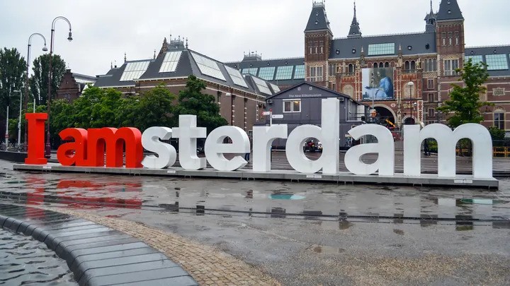 Cool Amsterdam Sign Pictures vs Iconic Signs Which One Is Better