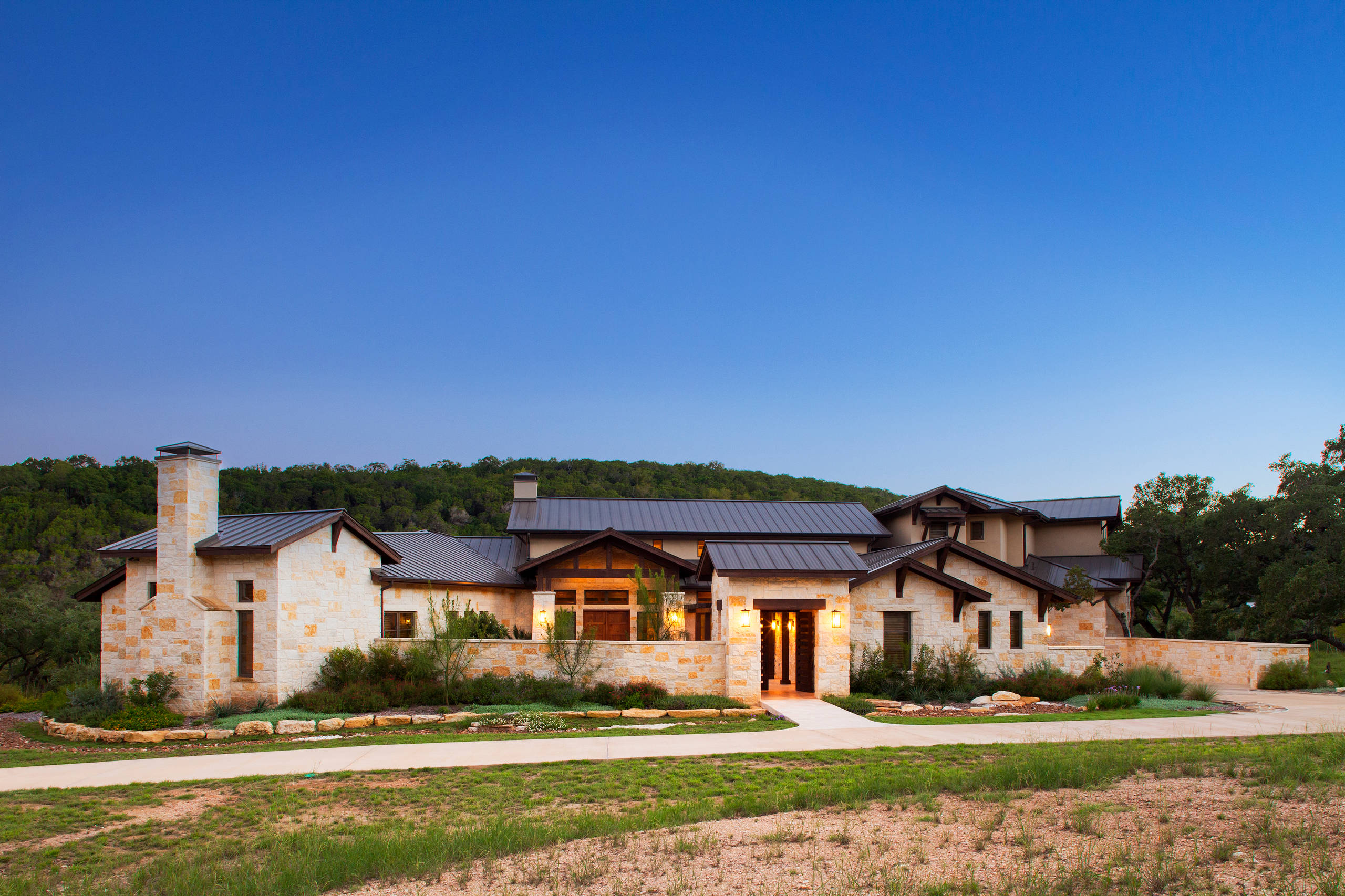 Hill country architecture design ideas? Get inspired with beautiful examples!