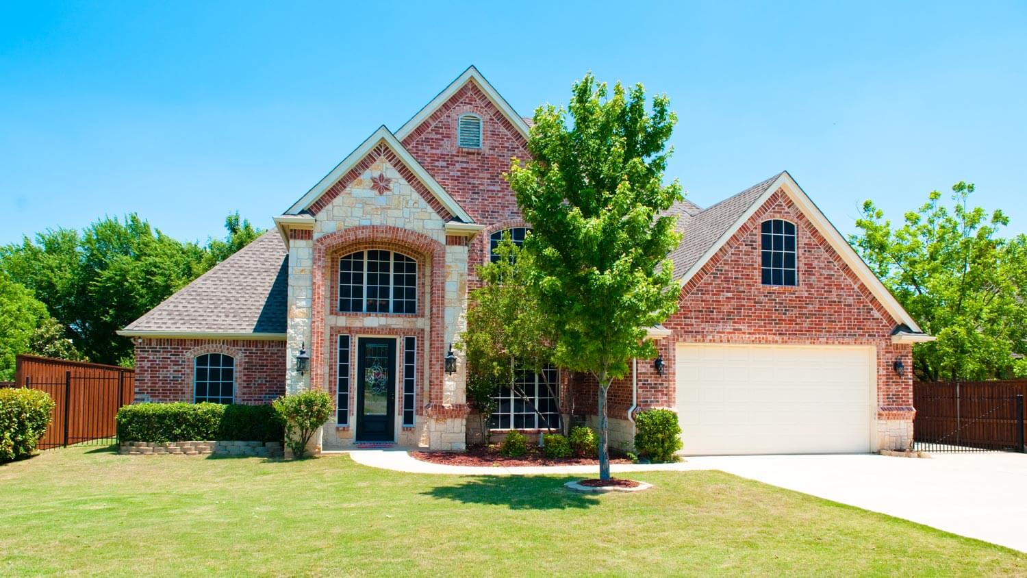 Why Pick Brick and Timber Houses? Explore 5 Big Benefits Today!