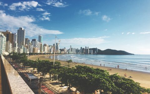 When to visit b camboriu? (Weather advice for trips)