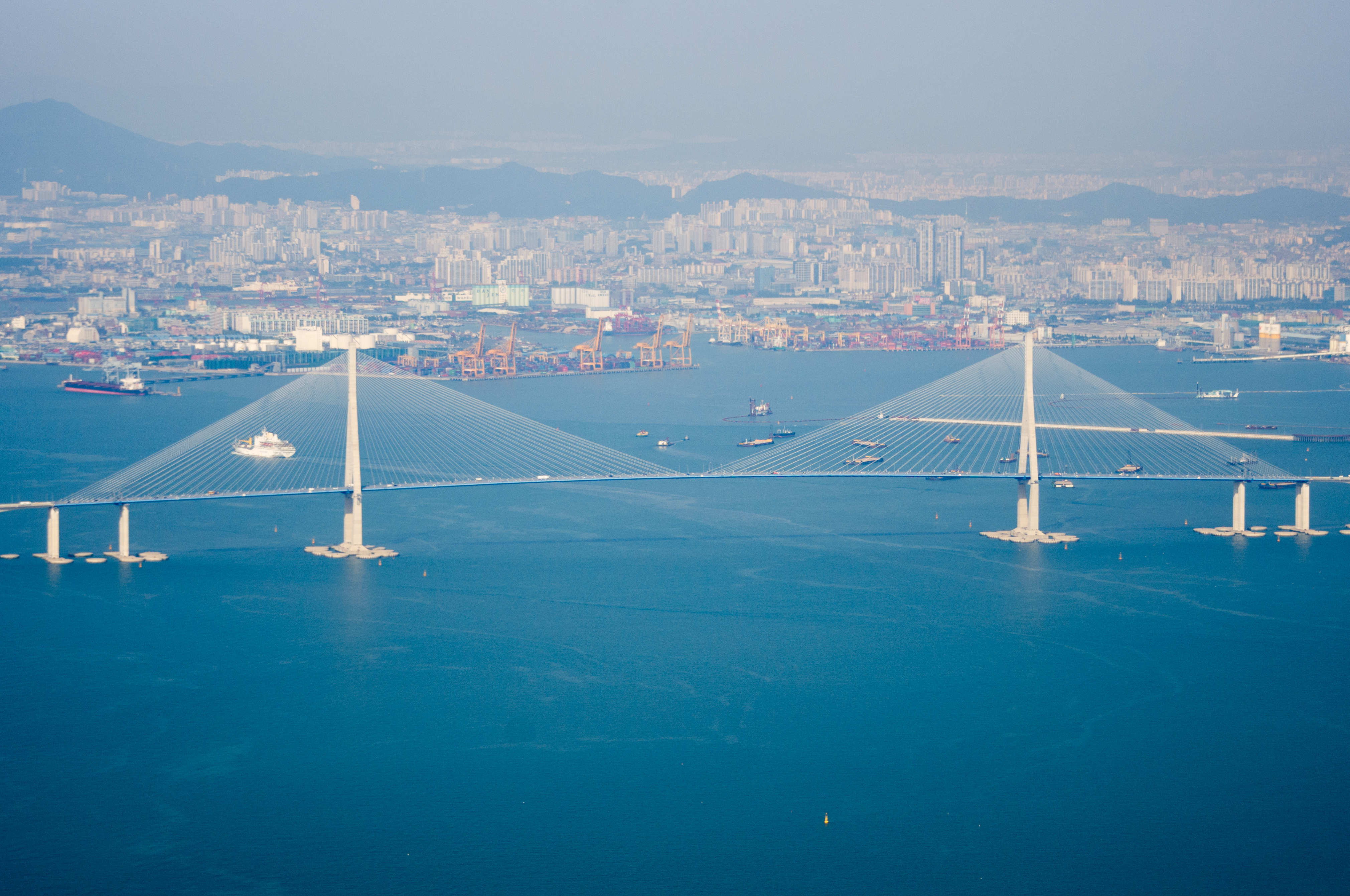 What is Incheon Bridge Korea famous for? (Top facts and highlights)