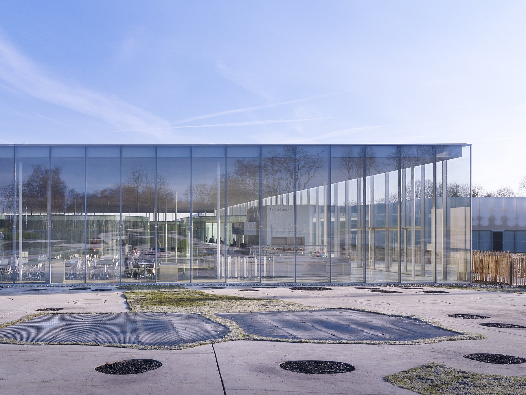 Louvre Lens Sanaa architecture highlights? (Key facts about SANAA design)
