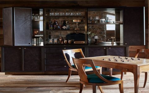 Small bar interior ideas: Ways to maximize room size!