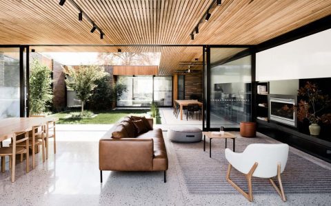 Interior Courtyards for Sunlight and Privacy: Best House Designs Revealed