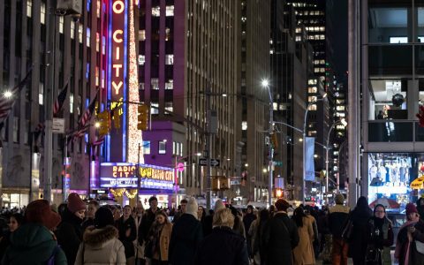 How to visit LV Trunk Building NYC? Easy steps to plan your trip there!