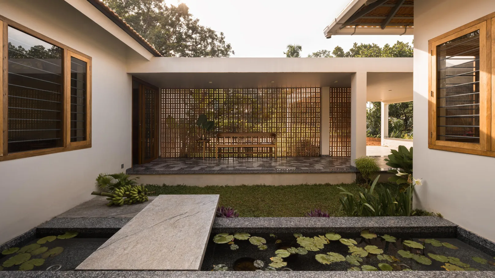 Interior Courtyards for Sunlight and Privacy: Best House Designs Revealed