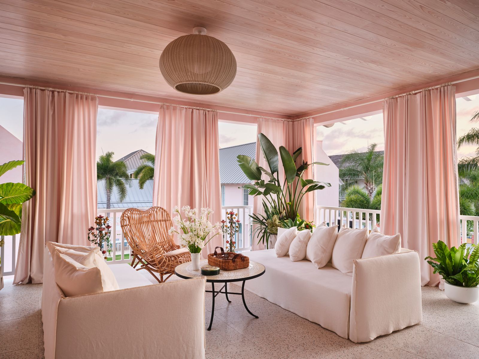 Love light pink interior design? See the 7 latest popular trends now!