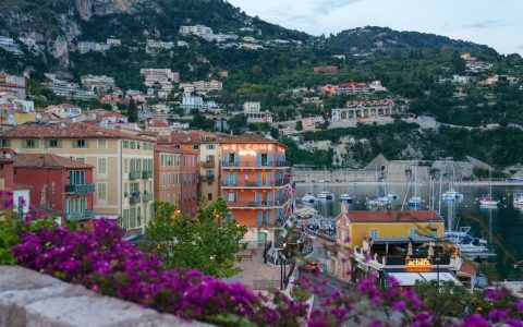 Where to find mini apartments? Discover the best cities for compact rentals.