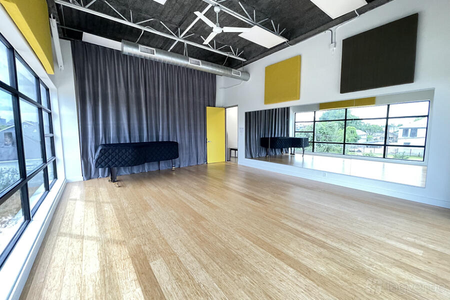 How to choose Garza Studios location? Check these 3 best spots!
