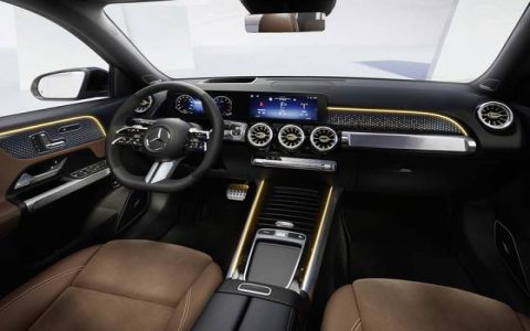 Mercedes Truck 2025 Tech Review (Inside the Advanced Driver Systems)