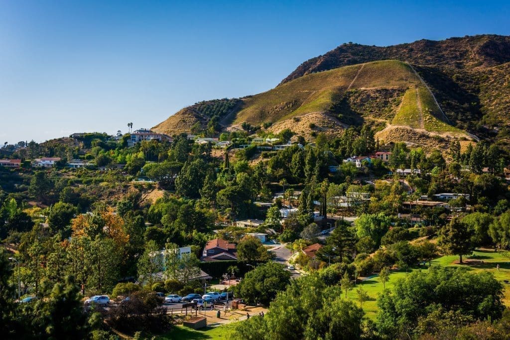 Where Famous Stars Buy Second Home Hollywood (Discover Popular Neighborhoods)