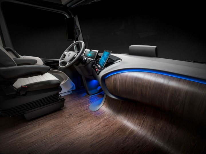 Mercedes Truck 2025 Tech Review (Inside the Advanced Driver Systems)