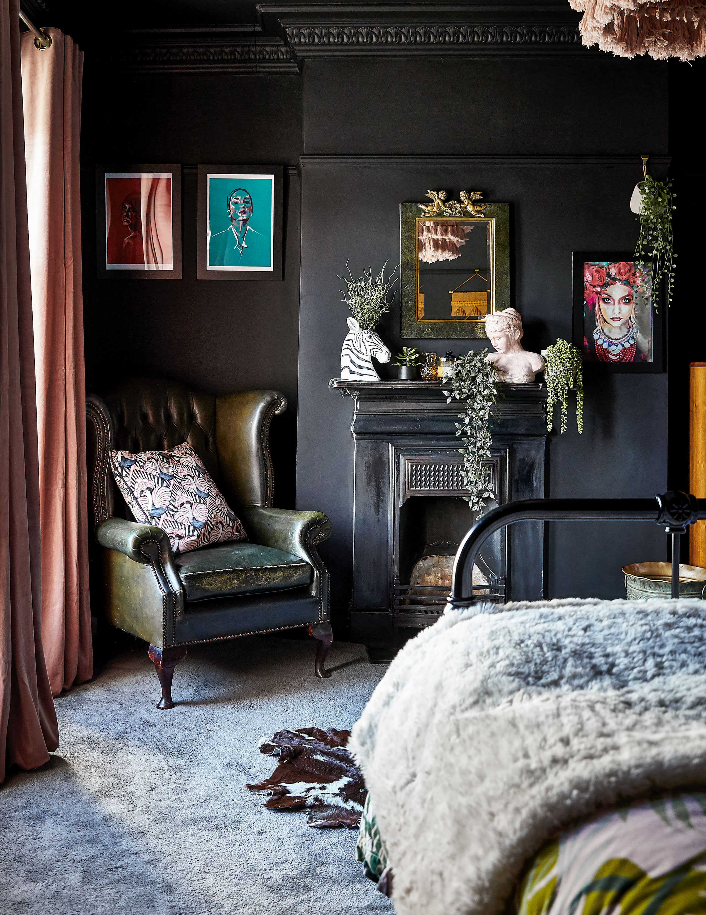 Get dark interior design ideas (Inspire your room makeover now)