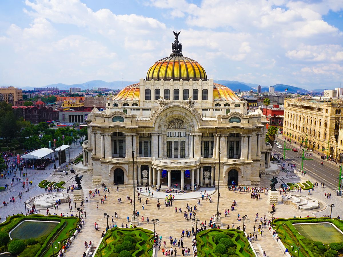 How to explore Mexico City architecture styles? (A guide to iconic buildings and designs!)