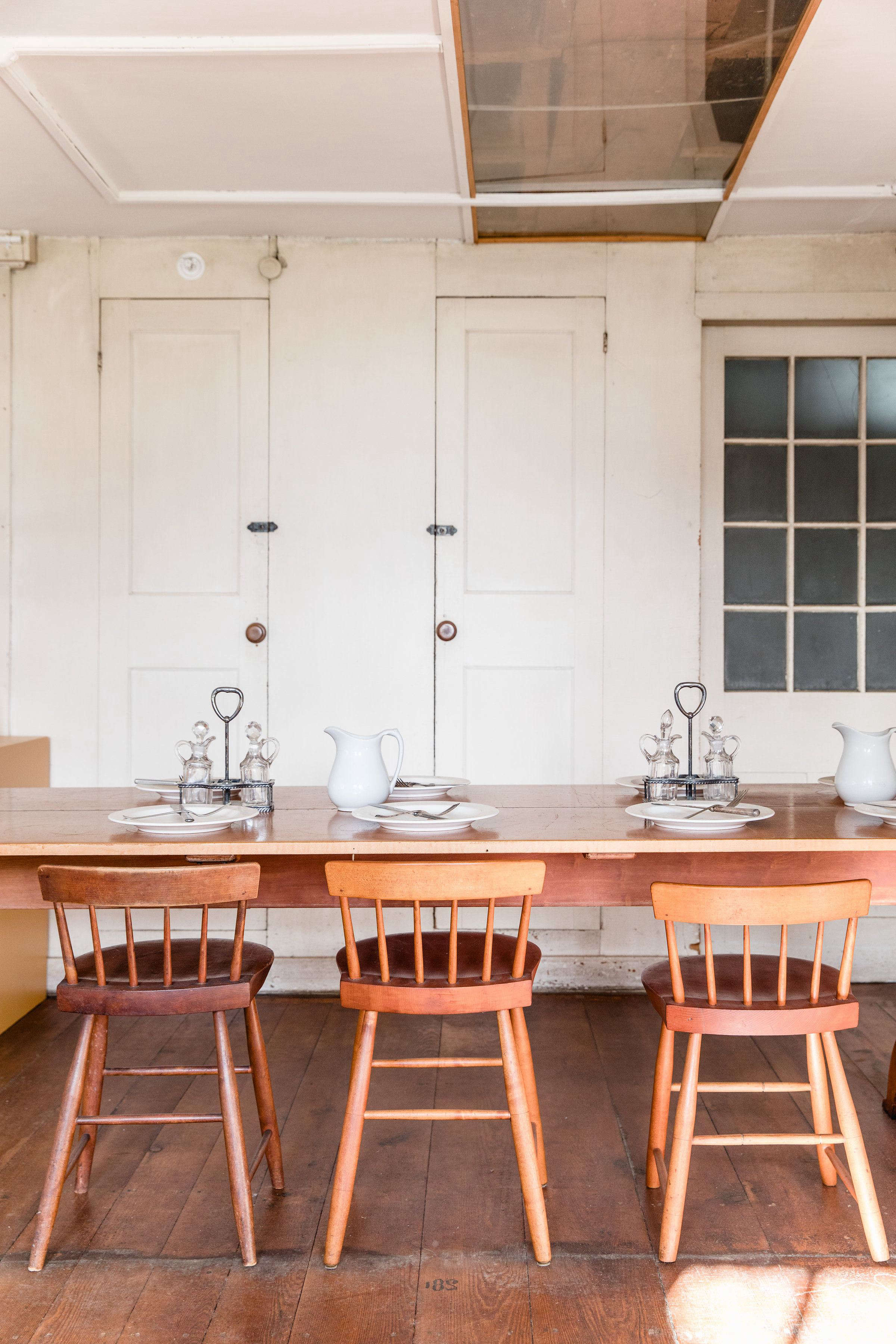 Shaker house style furniture ideas: Best pieces to choose now.