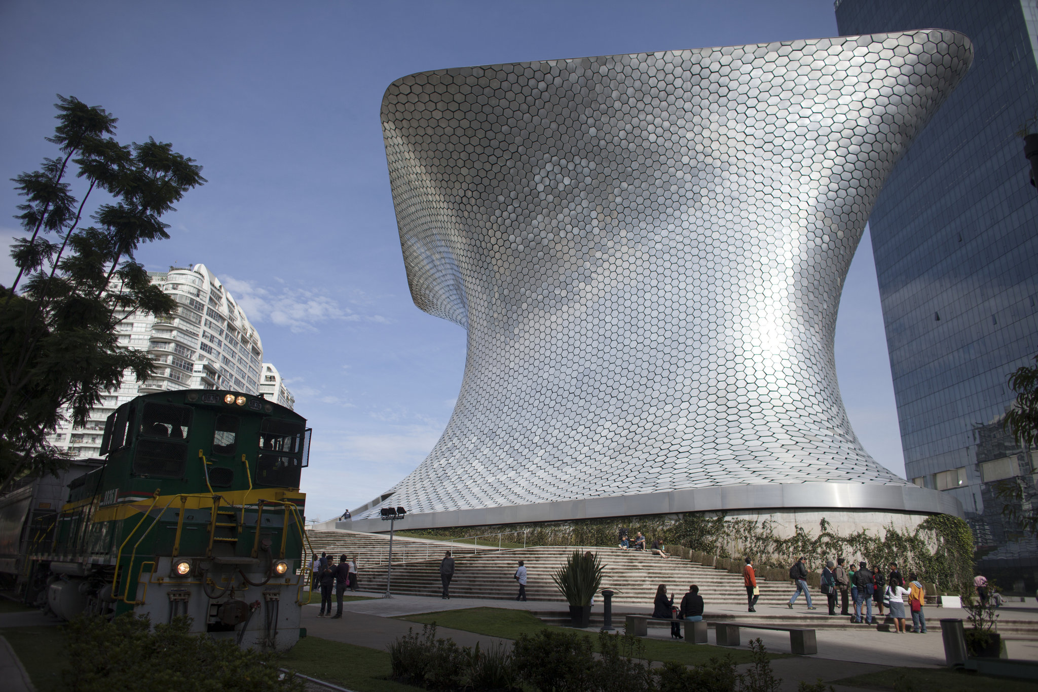 How to explore Mexico City architecture styles? (A guide to iconic buildings and designs!)