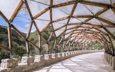 Pros and cons of building with reclaimed materials explained here.